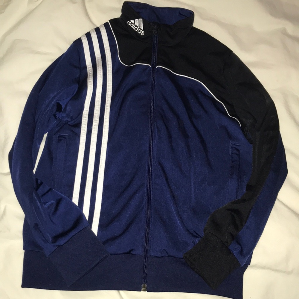 Boys ADIDAS jacket size small. VGUC